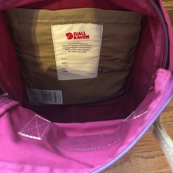 Fjällräven Kånken Mini Backpack in Burgundy with Leather Handles - Picture 6 of 7